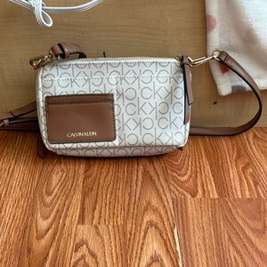 Calvin Klein Jana convertible belt bag in Cream & Brown